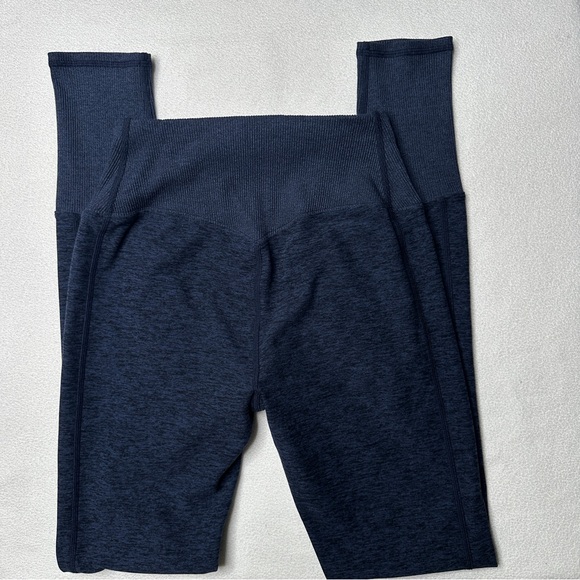 Alo Yoga High-Waist Alosoft Lounge Leggings - Picture 6 of 9